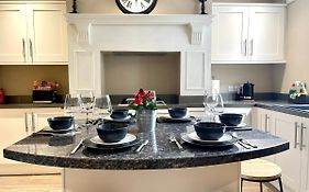 Montrose Heights - 4Bed - 4Bath - Central Burnley